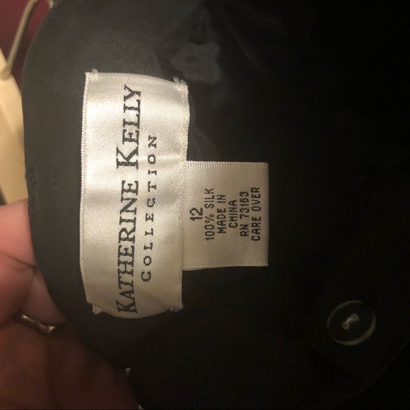 Black straight legged pants with slim belt - Picture 4 of 5